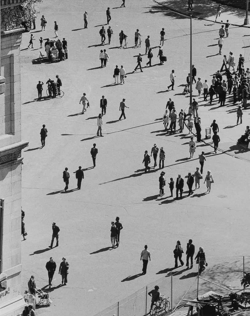 André Kertész: Window Views | MONOVISIONS - Black & White Photography ...