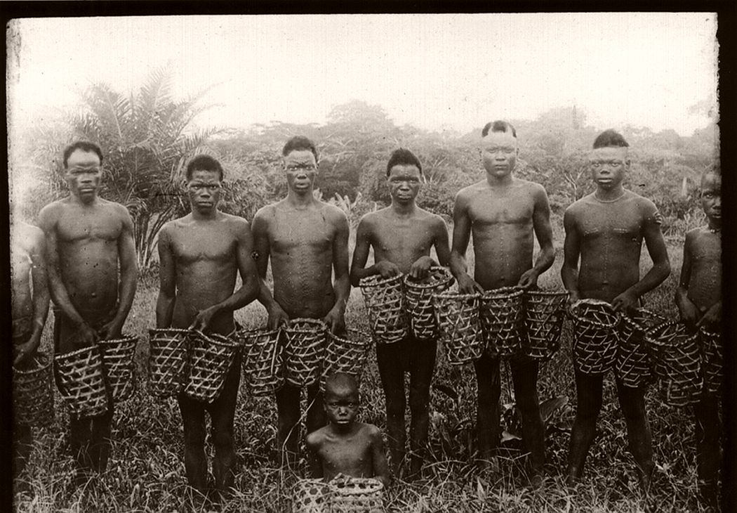  A group of Bongwonga rubber workers. Photo by Alice Seeley Harris. Copyright Anti-Slavery International and Autograph ABP.