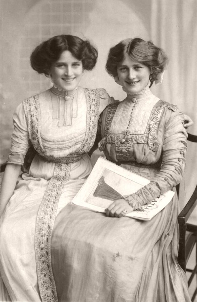 Vintage: Portrait Photos of the Dare Sisters: Phyllis and Zena (early ...