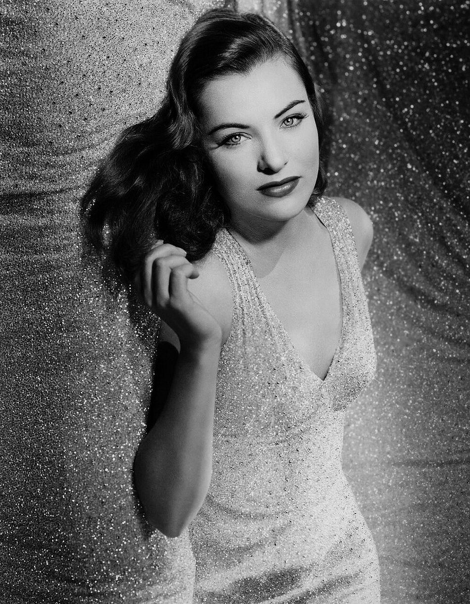 Hollywood actress Ella Raines (1940s)