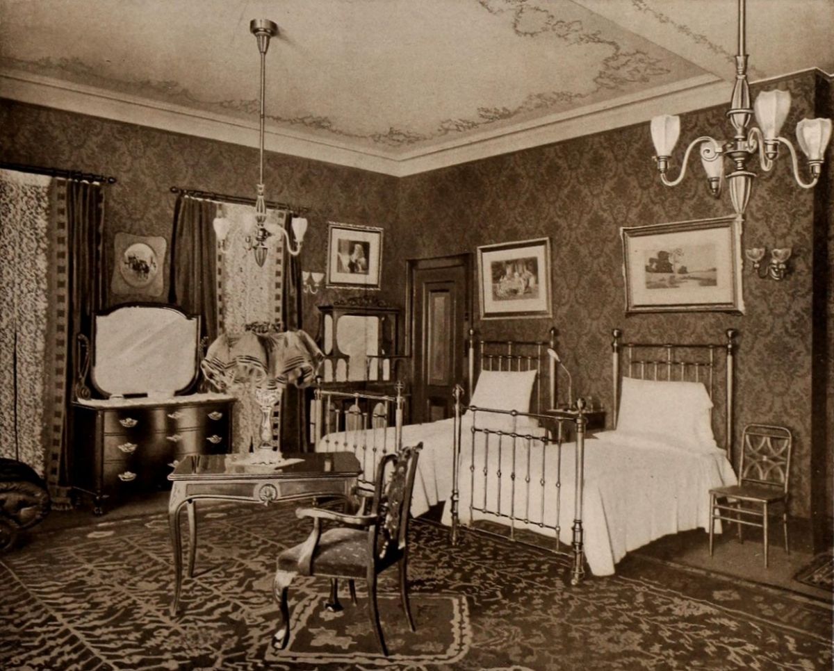 Double Bedroom – The Astoria