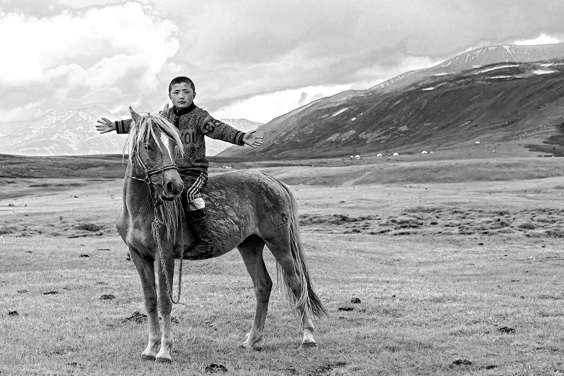 © Kevin Shi: Five Years Apart - A Boy's Grow Up in Western Mongolia / MonoVisions Photography Awards 2020 winner