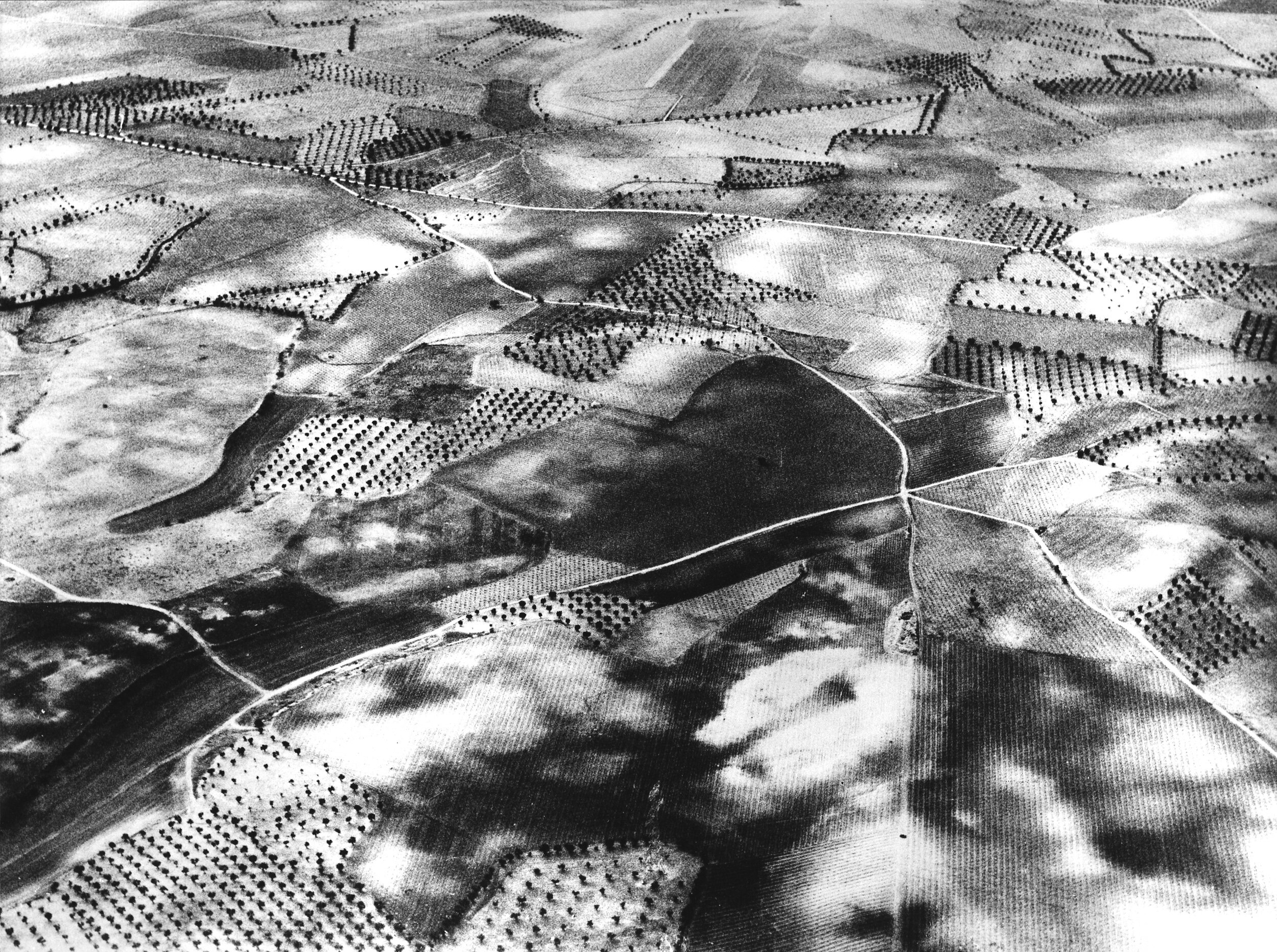 Mario Giacomelli – Figure/Ground | MONOVISIONS - Black & White 