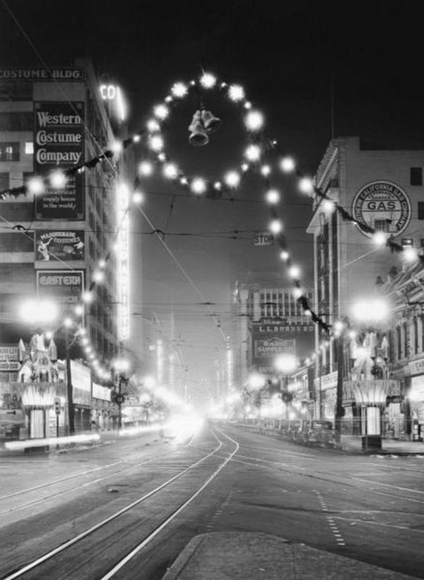 The quiet streets of Los Angeles in December, 1928.