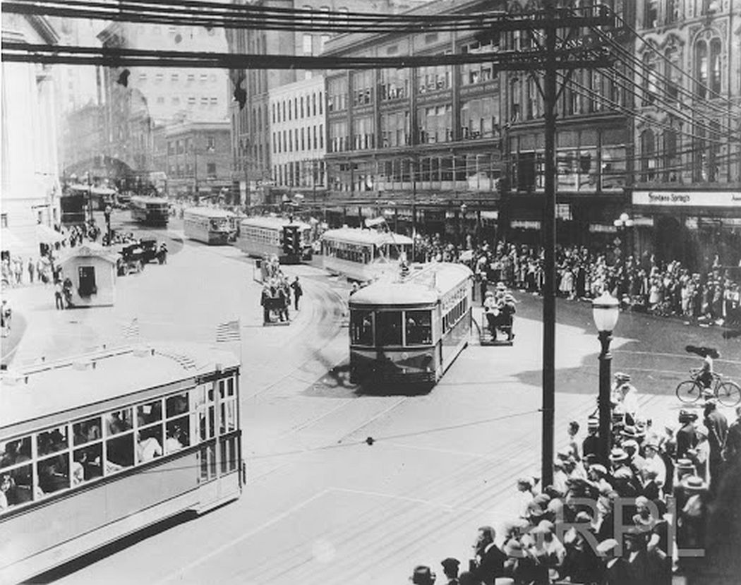Electrified streetcars in Grand Rapids, Michigan. (Grand Rapids Historical Society)