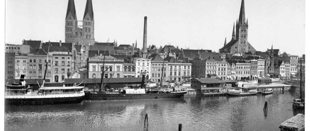 Vintage: Historic B&W photos of Lubeck, Germany (1890s)