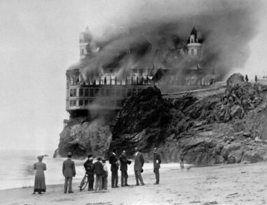 Vintage: Cliff House in San Francisco (1900s)