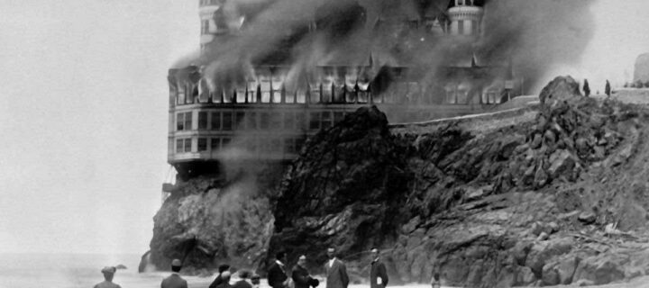 Vintage: Cliff House in San Francisco (1900s)