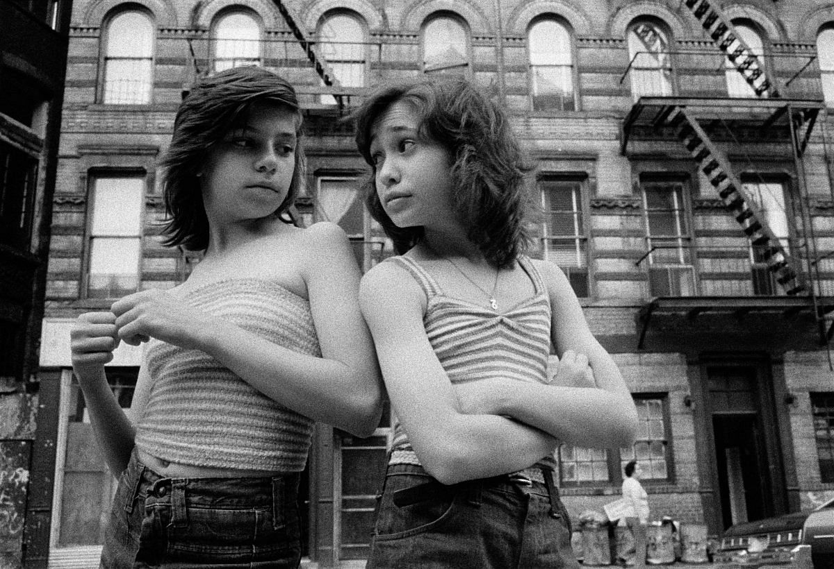 Dee and Lisa on Mott Street, Little Italy, New York, 1976 © Susan Meiselas . Magnum Photos