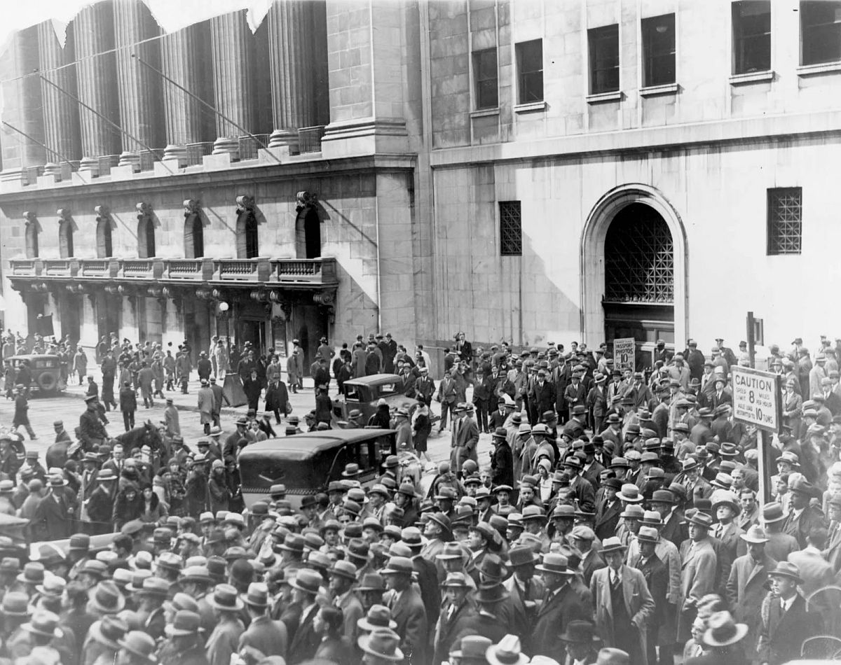 A crowd gathering outside the New York Stock Exchange following the stock market crash in October 1929. Pacific & Atlantic Photos, Inc./Library of Congress, Washington, D.C
