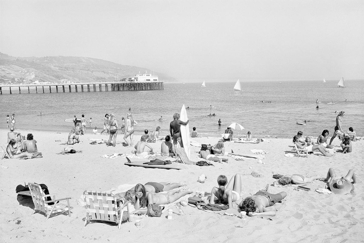 Tod Papageorge, Malibu, 1975, From series "The Beaches" (1975 - 1981)