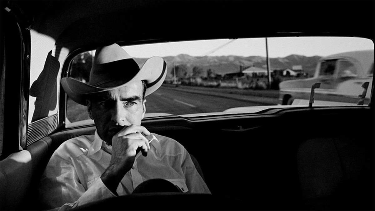 Dennis Stock Montgomery Clift during the shooting of "The Misfits", Nevada, USA, 1960 © Dennis Stock / Magnum Photos