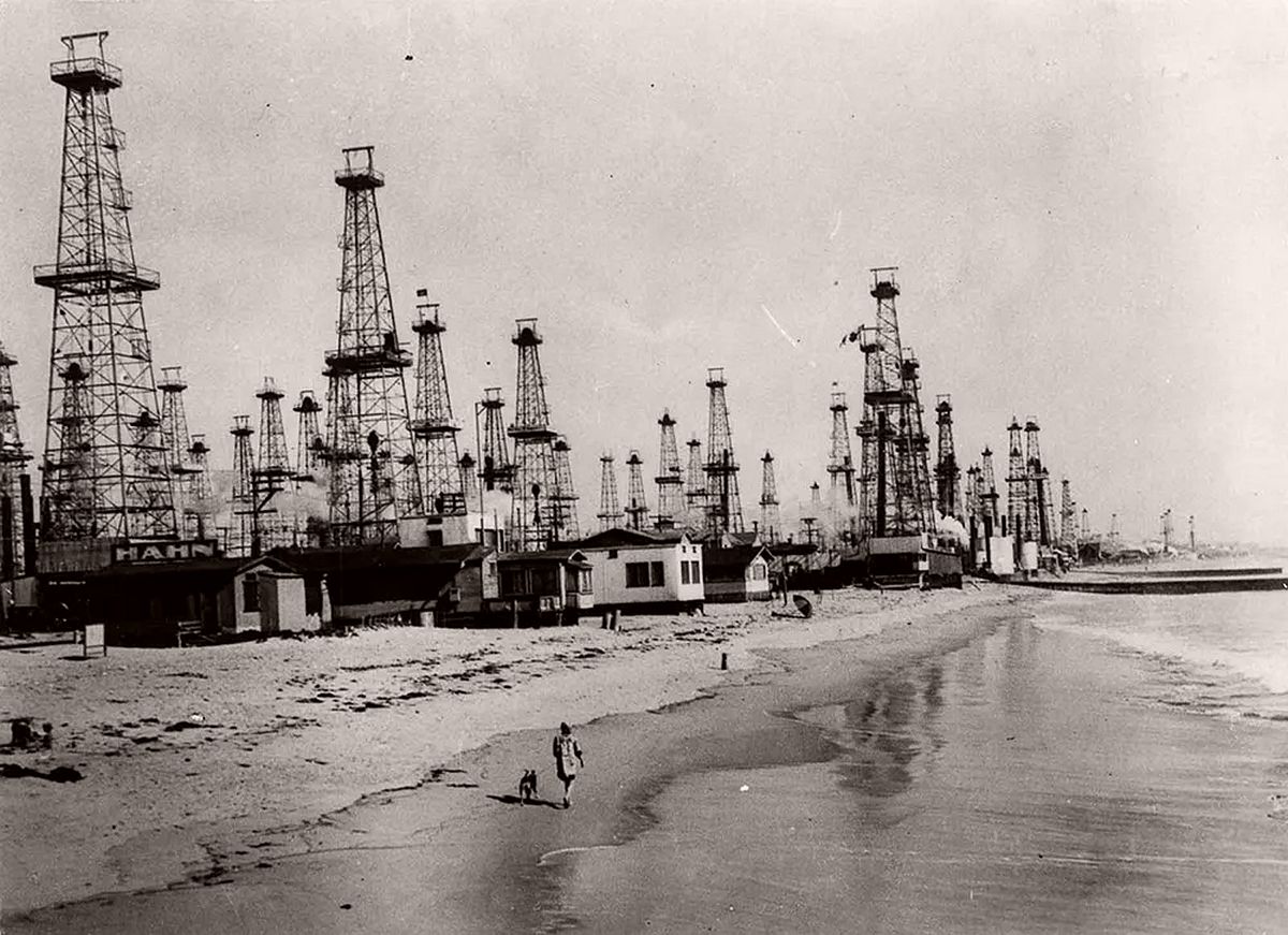 Oil derricks line the coast of Venice, California. 1920.