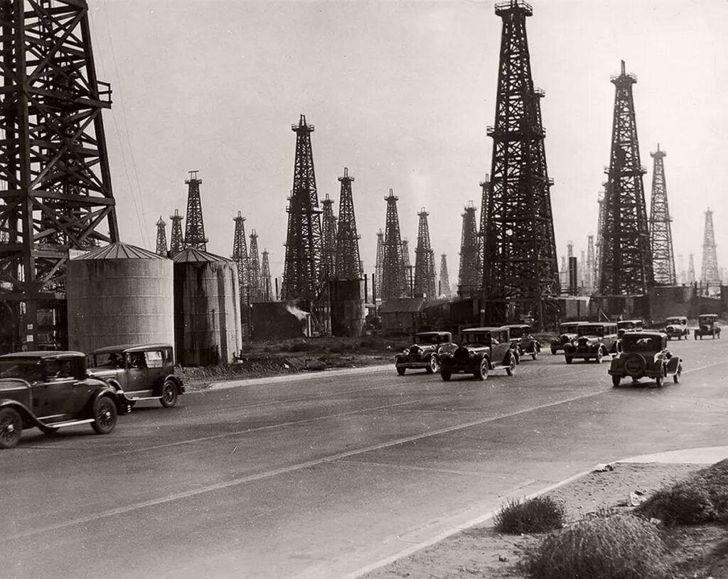 Vintage Oil Derricks In California 1920s 1930s MONOVISIONS Black   Vintage Oil Derricks In California 1920s 1930s 012 1024x815 