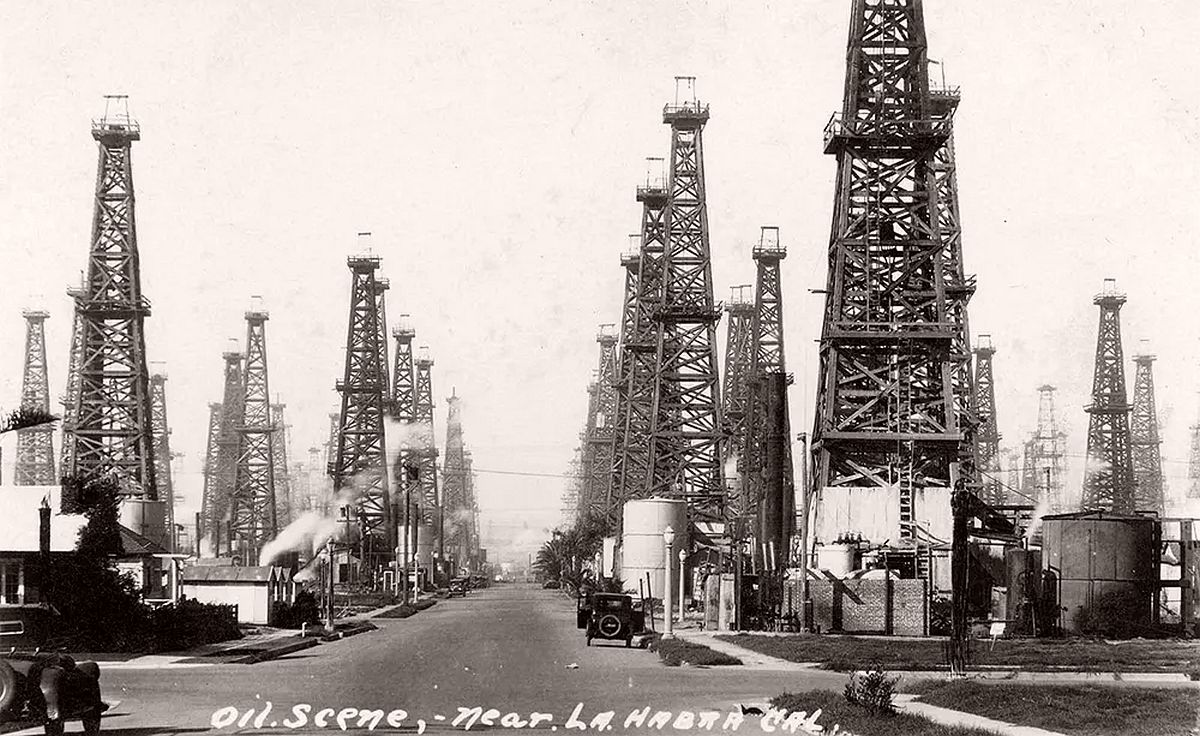 Oil wells near La Habra, Orange County, 1920s.