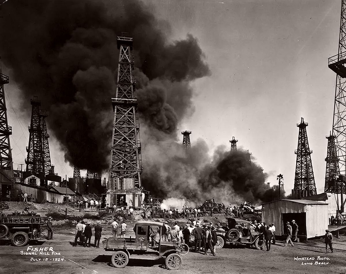 Oil fire on Signal Hill, July 15, 1924.