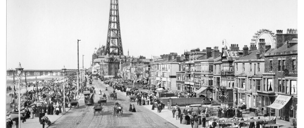 Vintage: Historic B&W photos of Blackpool, England (1890s)