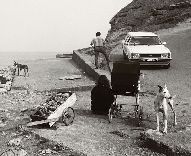 Chris Killip, Crabs and People, Skinningrove, North Yorkshire, UK, 1981, gelatin silver print, Alfred H. Moses and Fern M. Schad Fund, 2019.76.2