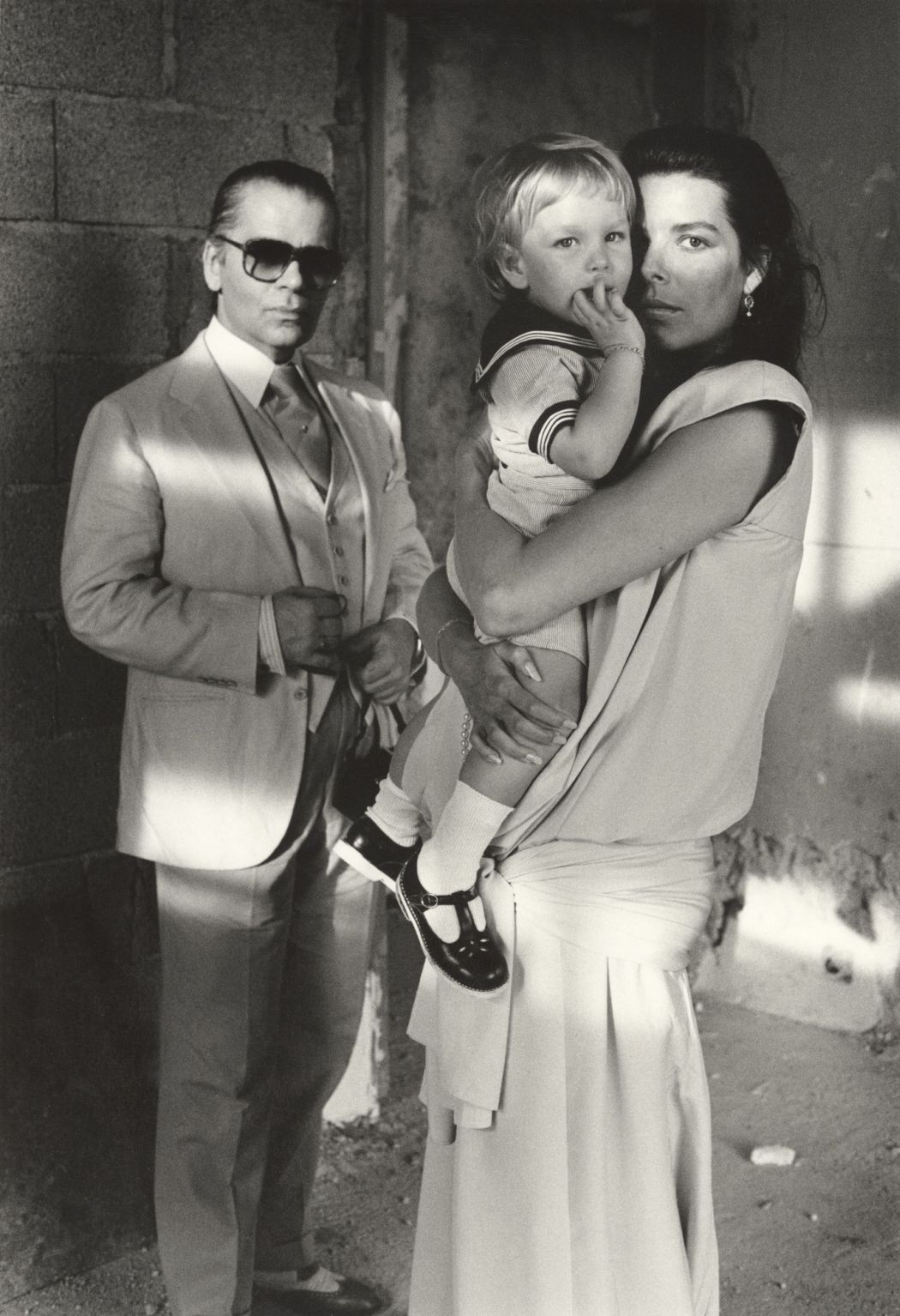 Alice SpringsPrincess Caroline of Monaco with her son Andrea and Karl Lagerfeld La Vigie, Monaco 1986 © Helmut Newton Foundation