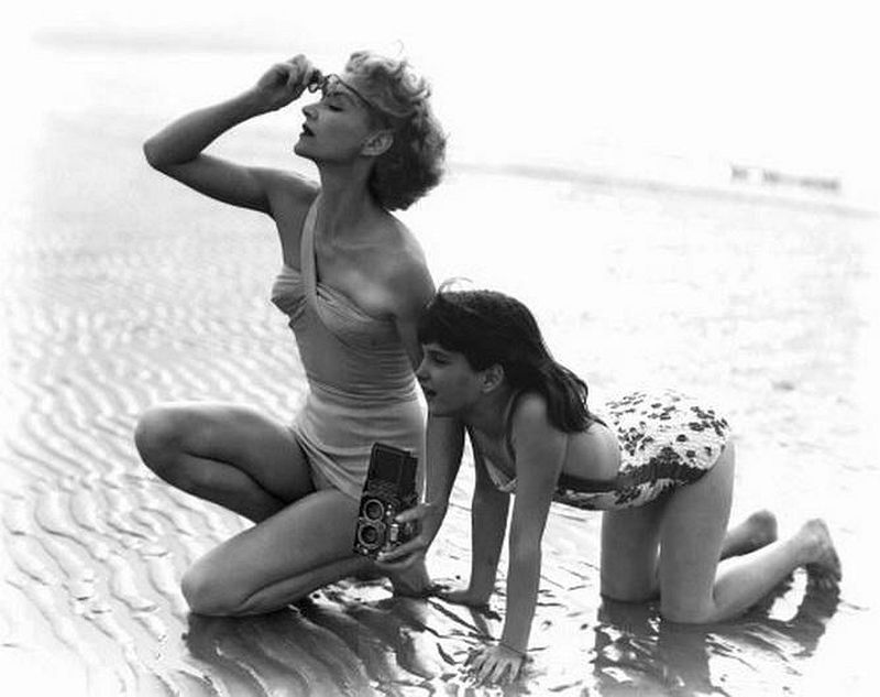 Fernand FONSSAGRIVES (French, 1910-2003)Lisa and Mia Fonssagrives, Long Island Beach, ca. 1946