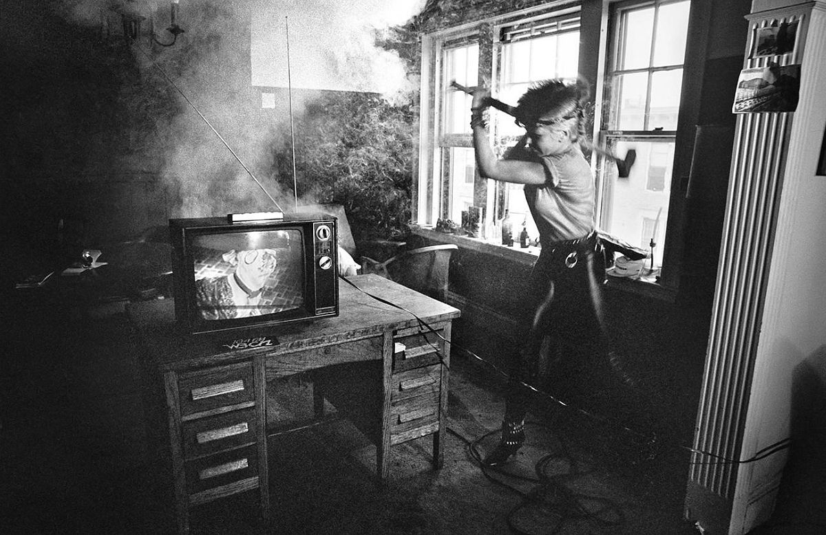 Punk rock band lead singer Wendy O Williams of the Plasmatics takes a sledge hammer to a TV back stage in Boston, Massachusetts. © Michael Grecco